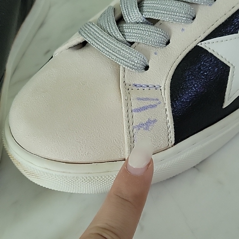 Star Low Top Black Sneakers White Sole Women's Size 8 - Picture 14 of 16